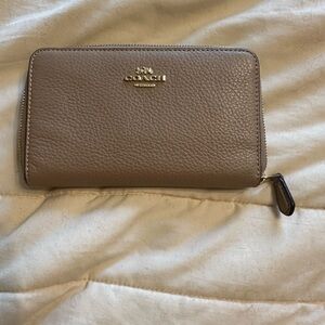 Coach Pebble Leather Wallet in Taupe